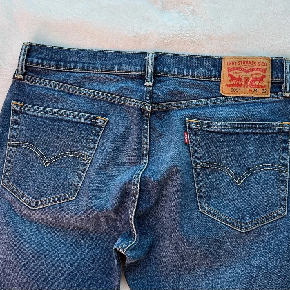 505 Levi's Men's 34 x 32Classic Indigo Straight Jeans